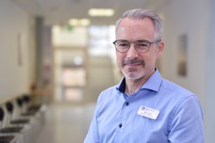Michel André Bott, Chefarzt der Inneren Medizin.
